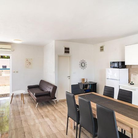 Sea-Views Brazza Apartments With Private Pool 밀나 외부 사진