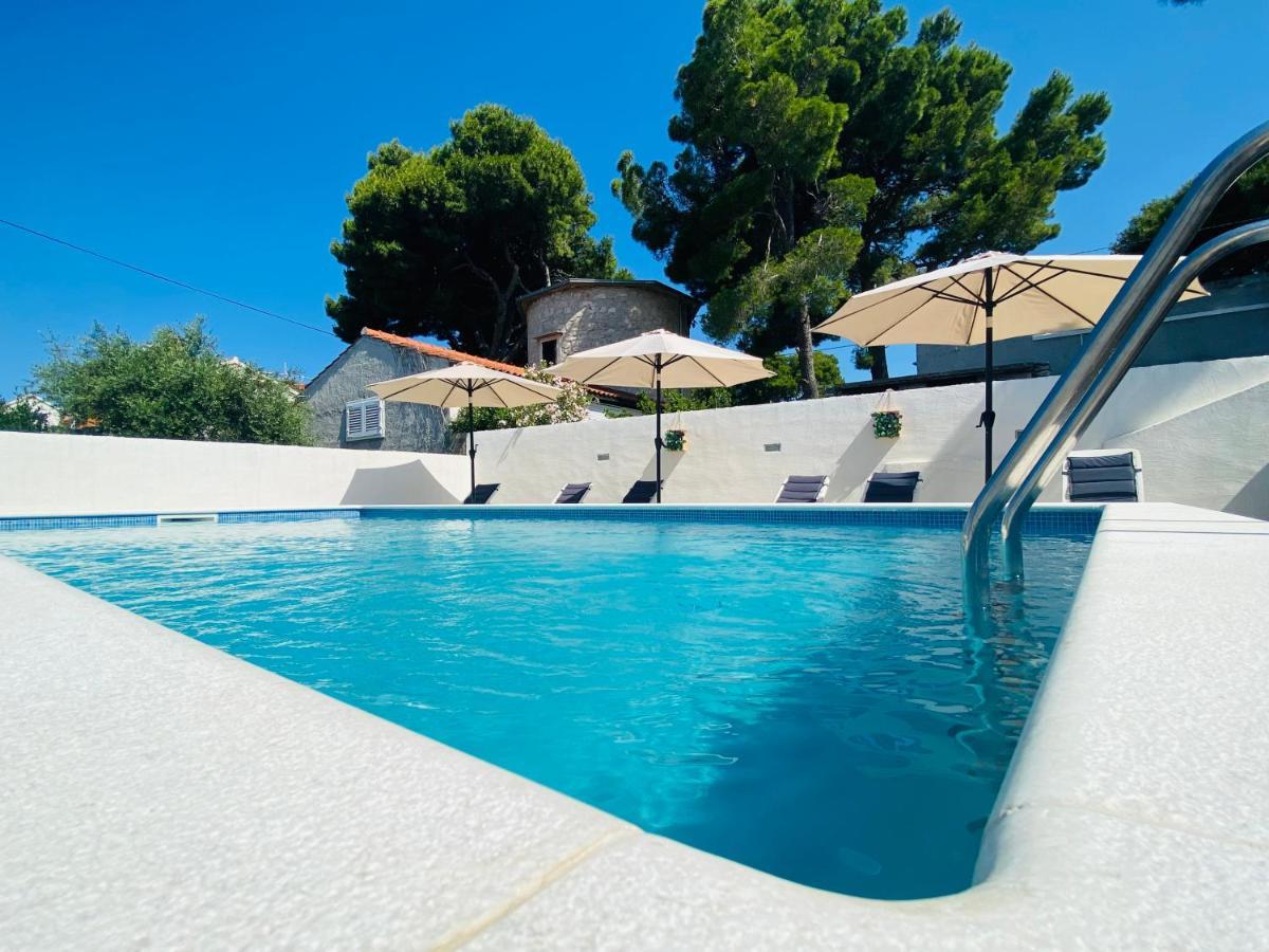 Sea-Views Brazza Apartments With Private Pool 밀나 외부 사진