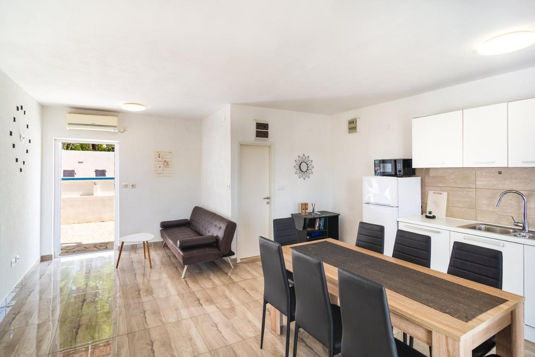 Sea-Views Brazza Apartments With Private Pool 밀나 외부 사진