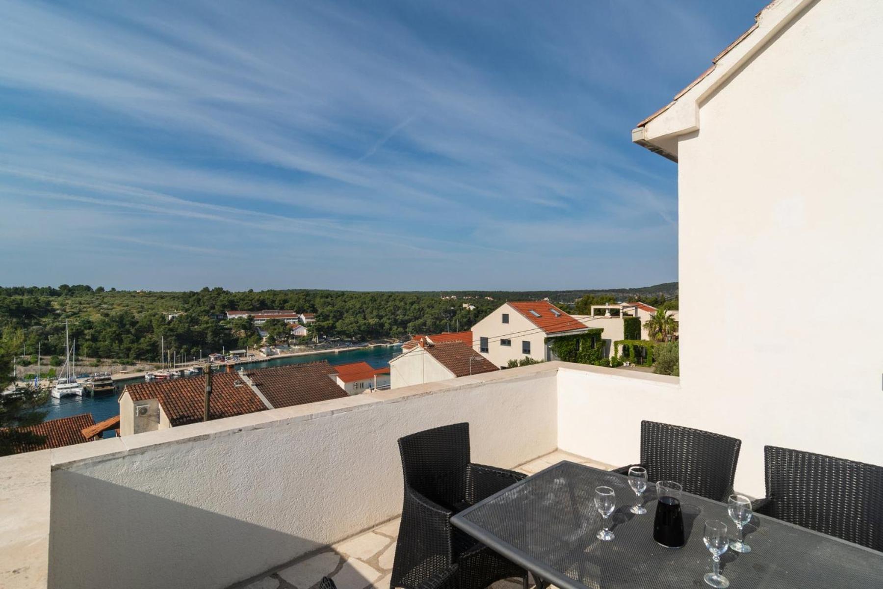 Sea-Views Brazza Apartments With Private Pool 밀나 외부 사진