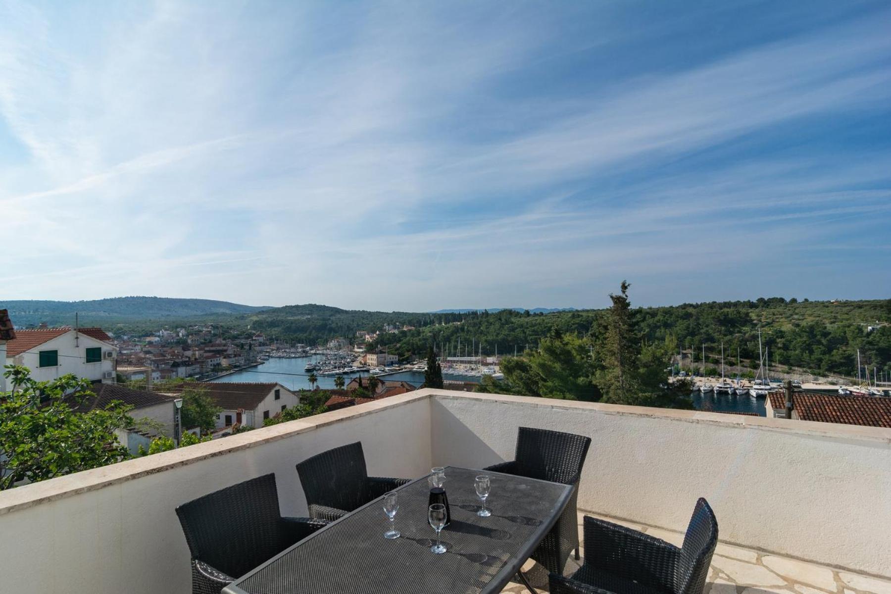 Sea-Views Brazza Apartments With Private Pool 밀나 외부 사진