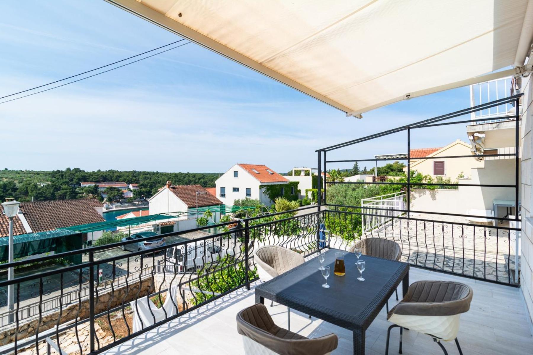 Sea-Views Brazza Apartments With Private Pool 밀나 외부 사진